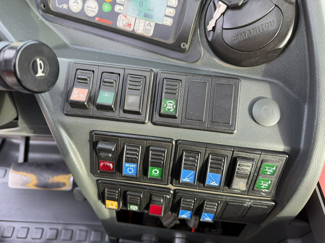 Teleskopický manipulátor Manitou MRT 1640 Easy ROTO Ładowarka Teleskopowa Obrotowa 1840 2150: obrázek 23 Teleskopický manipulátor Manitou MRT 1640 Easy ROTO Ładowarka Teleskopowa Obrotowa 1840 2150: obrázek 23