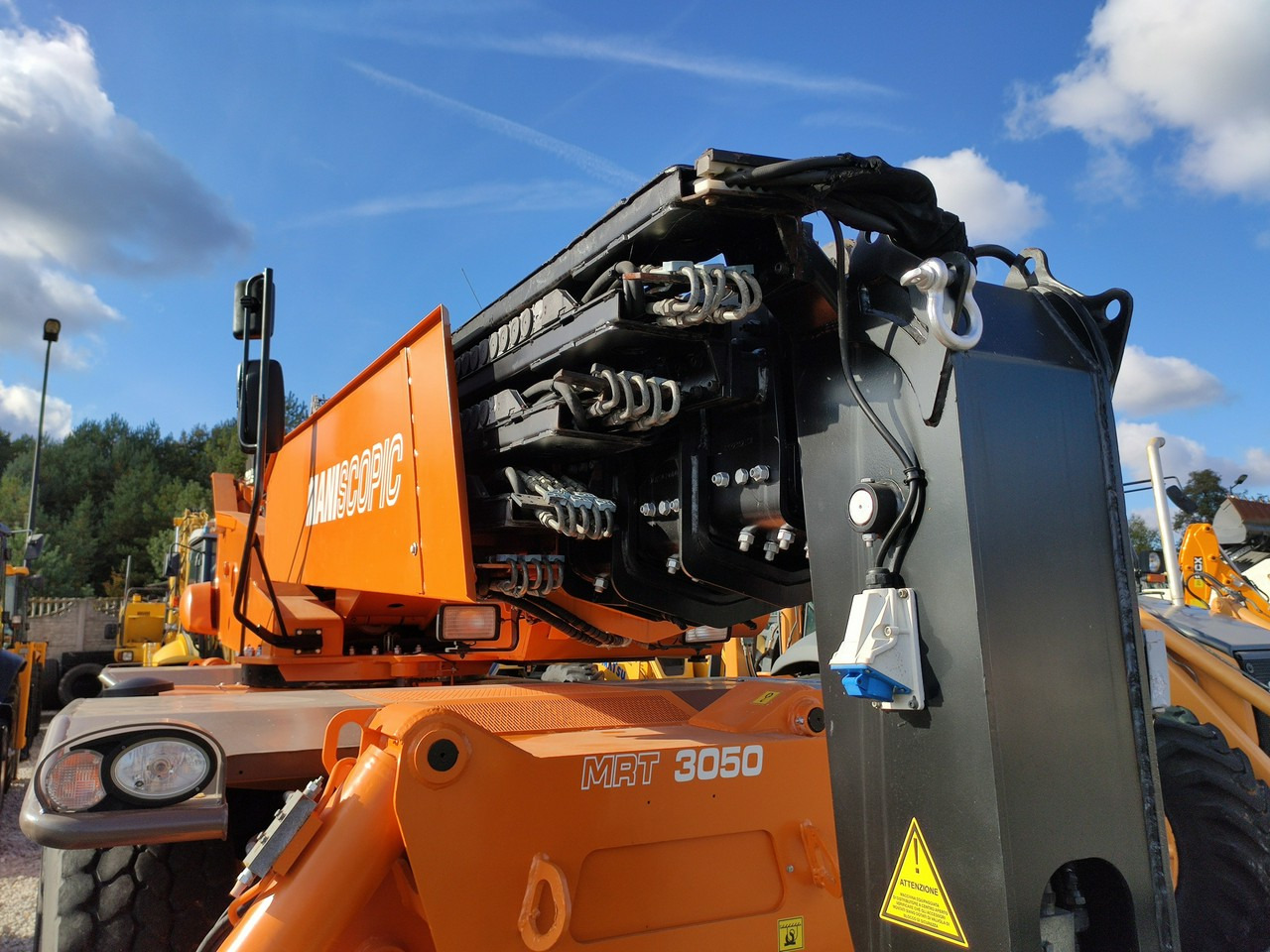 Manitou Wózek Jezdniowy Podnośnikowy Obrotowy - Teleskopický manipulátor: obrázek 5 Manitou Wózek Jezdniowy Podnośnikowy Obrotowy - Teleskopický manipulátor: obrázek 5