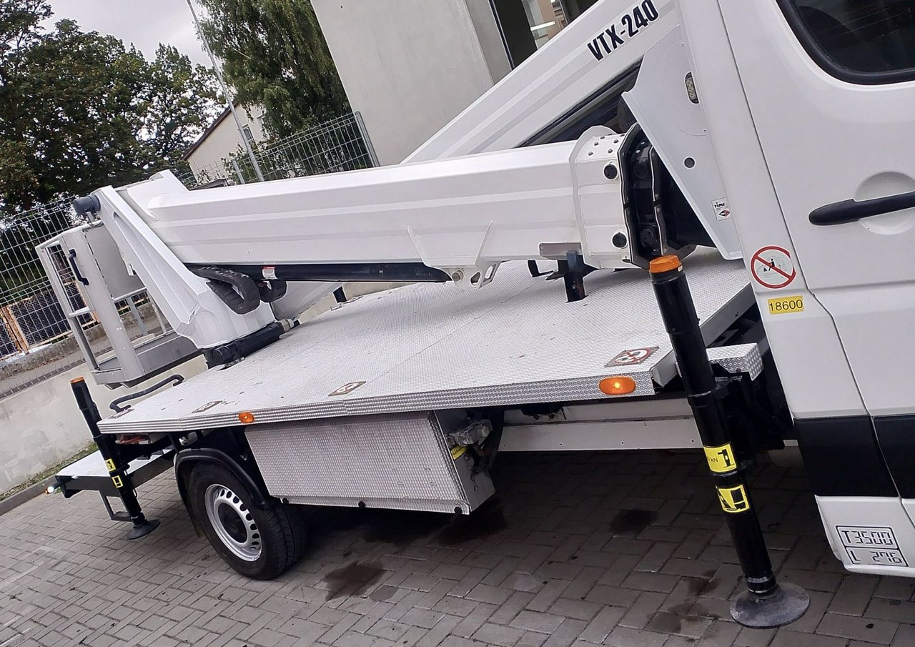 Mercedes Sprinter Zwyżka Podnośnik Koszowy VERSALIFT VTX-240 UDT - Autoplošina: obrázek 4 Mercedes Sprinter Zwyżka Podnośnik Koszowy VERSALIFT VTX-240 UDT - Autoplošina: obrázek 4