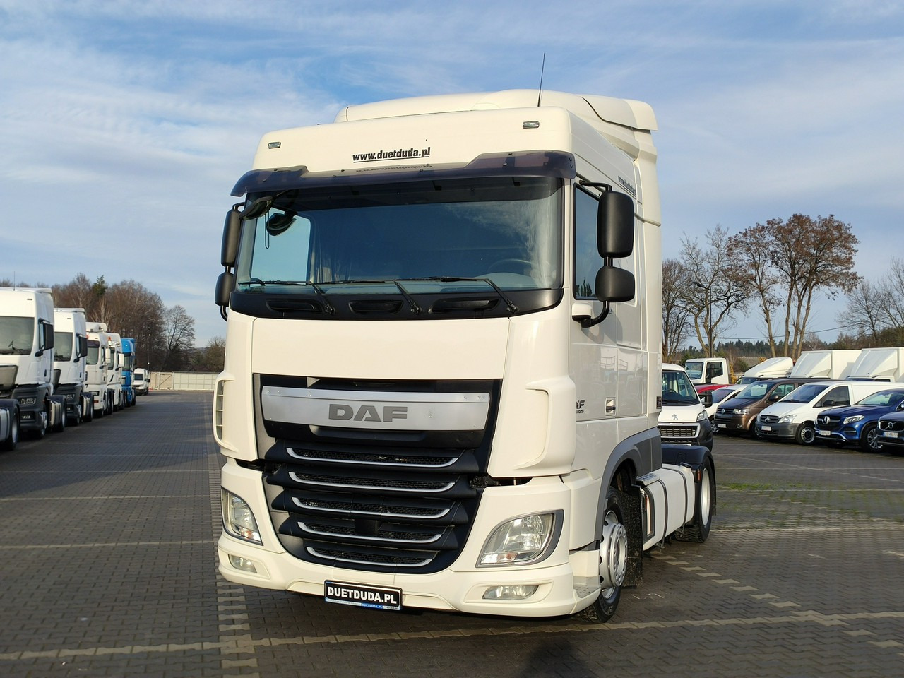 DAF XF 106.460 Euro 6 LowDeck Mega - Tahač: obrázek 4 DAF XF 106.460 Euro 6 LowDeck Mega - Tahač: obrázek 4