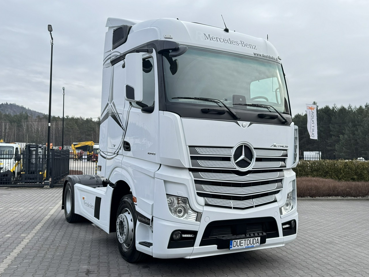 Mercedes ACTROS 1845 Euro 6 Stream Space Standard !!! - Tahač: obrázek 4 Mercedes ACTROS 1845 Euro 6 Stream Space Standard !!! - Tahač: obrázek 4