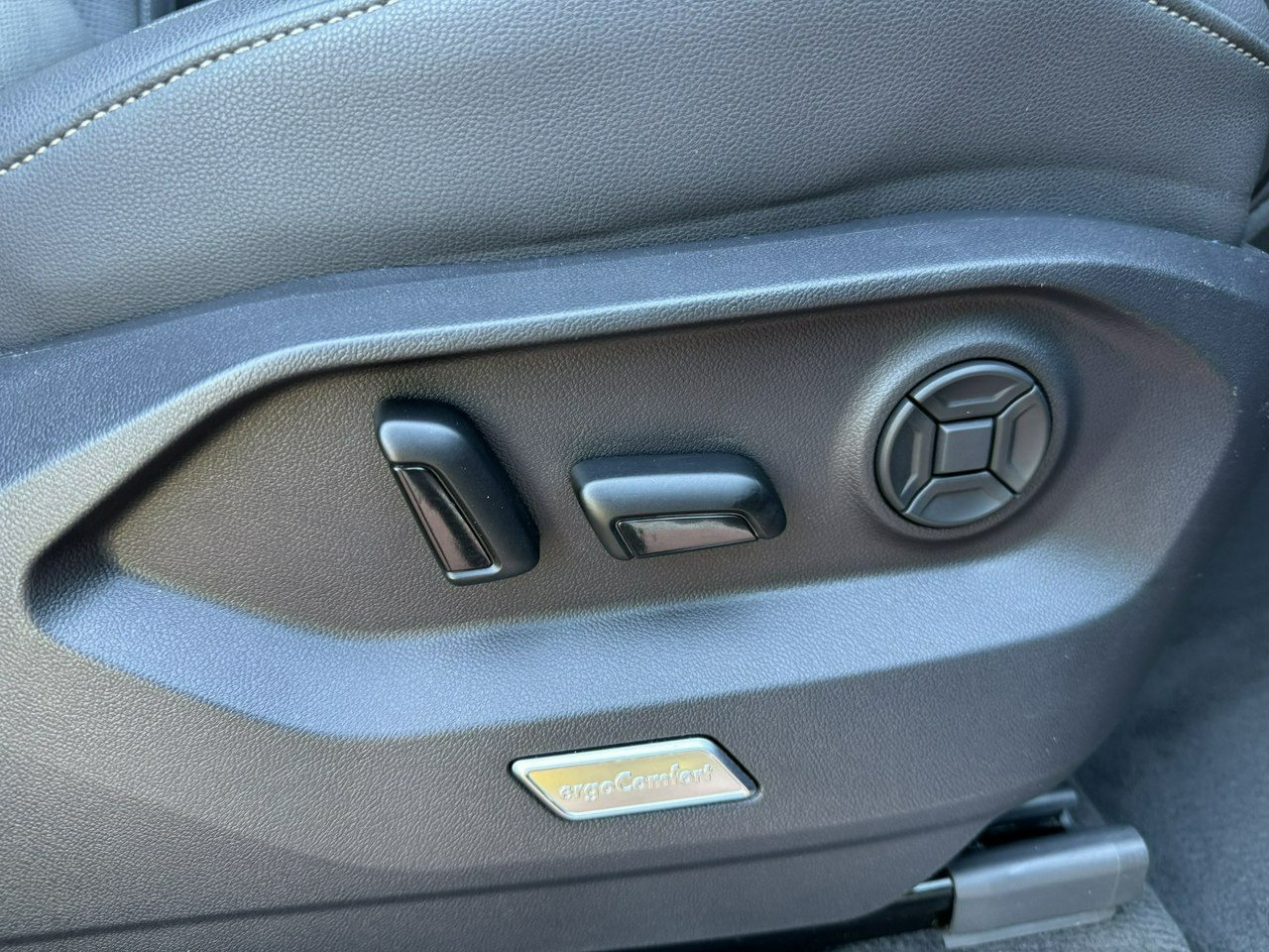 SUV Volkswagen Touareg: obrázek 47