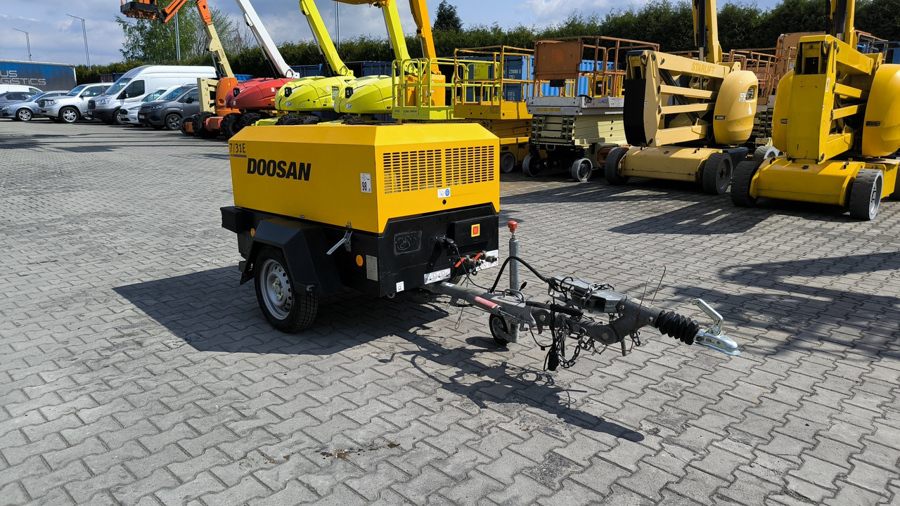 DOOSAN 731E - Mobilní kompresor: obrázek 1 DOOSAN 731E - Mobilní kompresor: obrázek 1