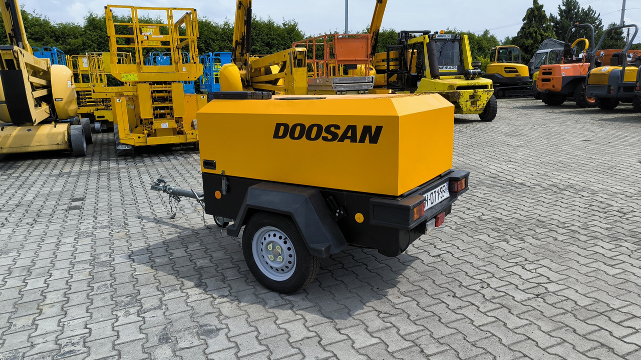 DOOSAN 731E - Mobilní kompresor: obrázek 3 DOOSAN 731E - Mobilní kompresor: obrázek 3