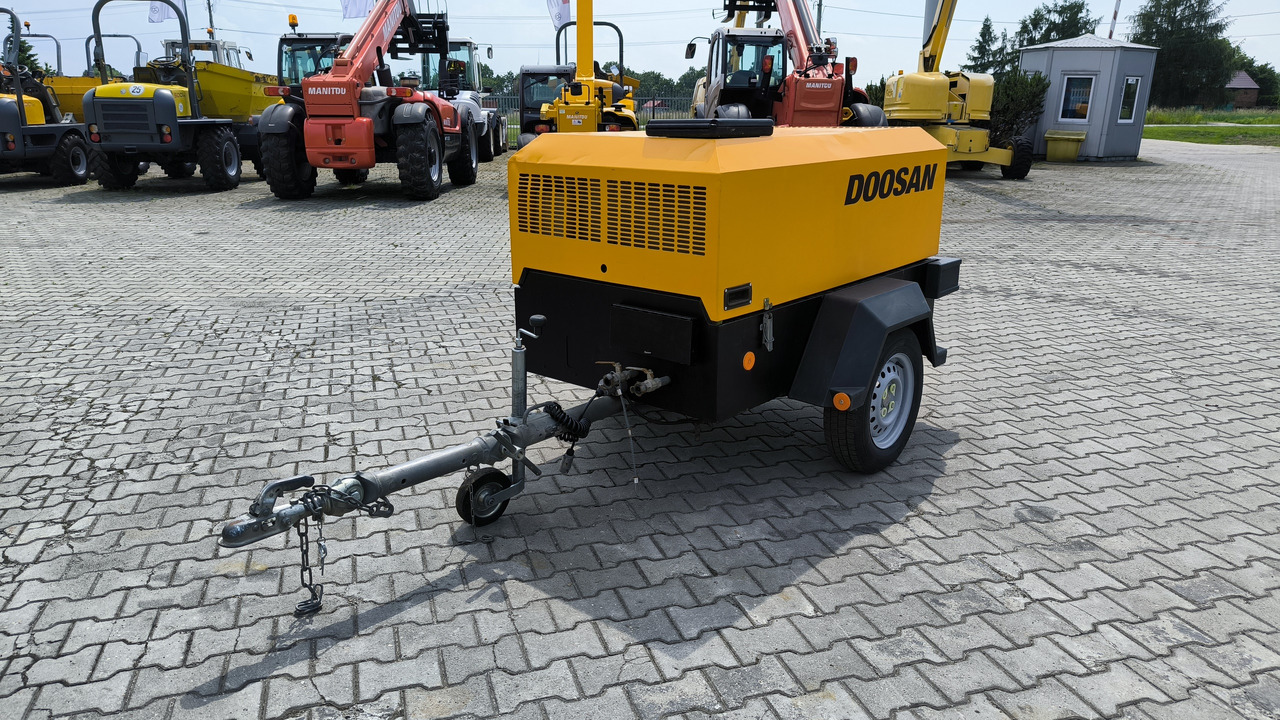 DOOSAN 731E - Mobilní kompresor: obrázek 4 DOOSAN 731E - Mobilní kompresor: obrázek 4