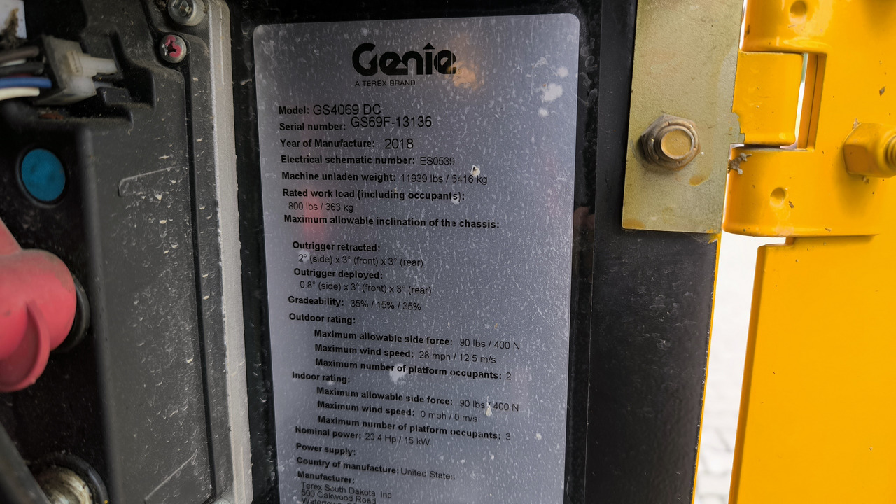 Nůžková plošina GENIE GS 4069 DC: obrázek 7