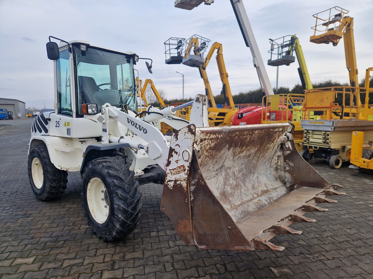 VOLVO L 30 B – Z/X - Kolový nakladač: obrázek 5 VOLVO L 30 B – Z/X - Kolový nakladač: obrázek 5