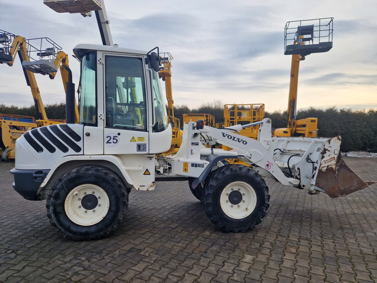 VOLVO L 30 B – Z/X - Kolový nakladač: obrázek 4 VOLVO L 30 B – Z/X - Kolový nakladač: obrázek 4