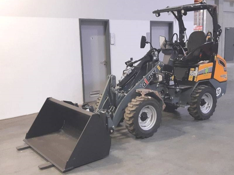 Giant G 2200 E X-Tra Elektro / electric - Smykový nakladač: obrázek 2 Giant G 2200 E X-Tra Elektro / electric - Smykový nakladač: obrázek 2