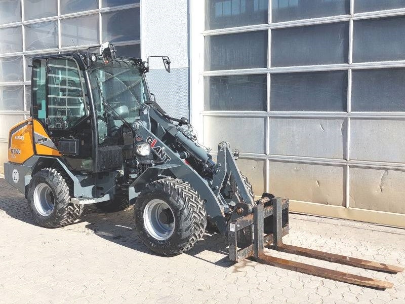 Giant G 3500 X-Tra - Smykový nakladač: obrázek 4 Giant G 3500 X-Tra - Smykový nakladač: obrázek 4
