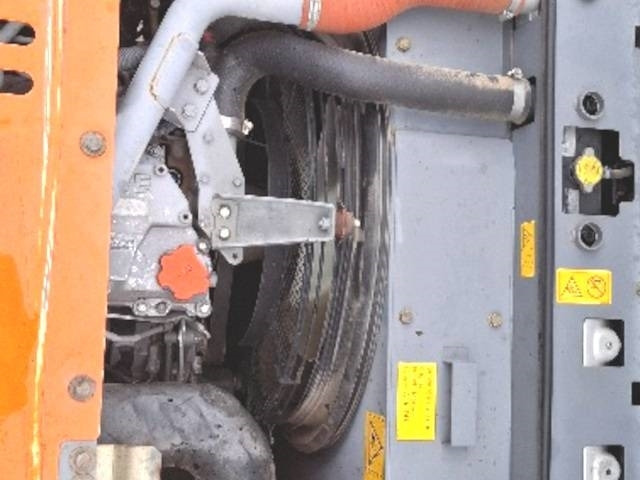 Pásové rýpadlo Hitachi ZX 225 USLC-3: obrázek 7