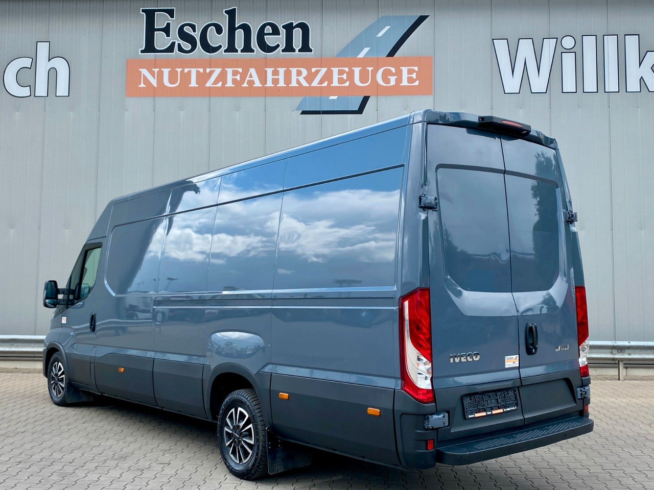 Iveco 35 S 16 Daily | Schiebetür*Kamera*Navi*AC*1.Hand - Mikrobus: obrázek 3 Iveco 35 S 16 Daily | Schiebetür*Kamera*Navi*AC*1.Hand - Mikrobus: obrázek 3
