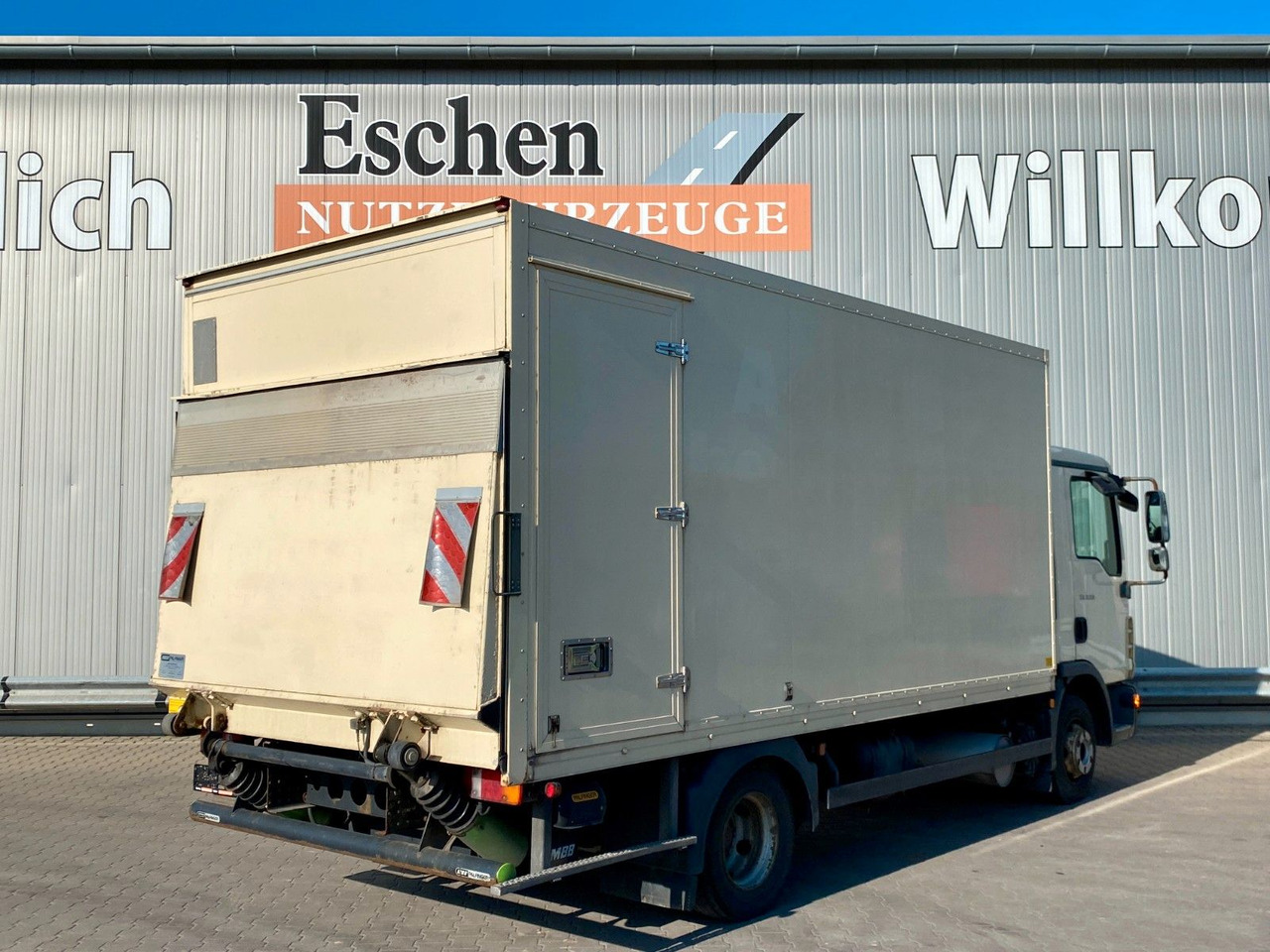 MAN TGL 8.150 Blatt/Blatt*5,5mKoffer*LBW*Seitentür MAN TGL 8.150 Blatt/Blatt*5,5mKoffer*LBW*Seitentür - Dodávka skřín: obrázek 5 MAN TGL 8.150 Blatt/Blatt*5,5mKoffer*LBW*Seitentür MAN TGL 8.150 Blatt/Blatt*5,5mKoffer*LBW*Seitentür - Dodávka skřín: obrázek 5
