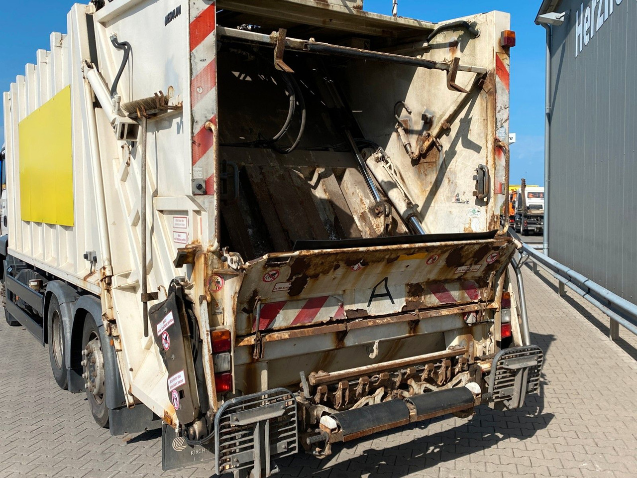 MAN TGS 26.320 6x2-4 | Zöller Medium X2EC24*3x Sitze - Vůz na odvoz odpadků: obrázek 3 MAN TGS 26.320 6x2-4 | Zöller Medium X2EC24*3x Sitze - Vůz na odvoz odpadků: obrázek 3