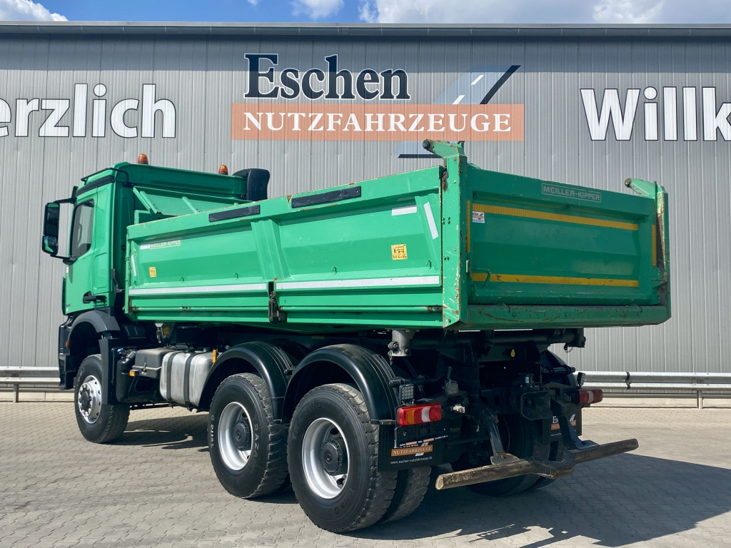 Mercedes-Benz 3345 / 6x6 - Sklápěč: obrázek 4 Mercedes-Benz 3345 / 6x6 - Sklápěč: obrázek 4