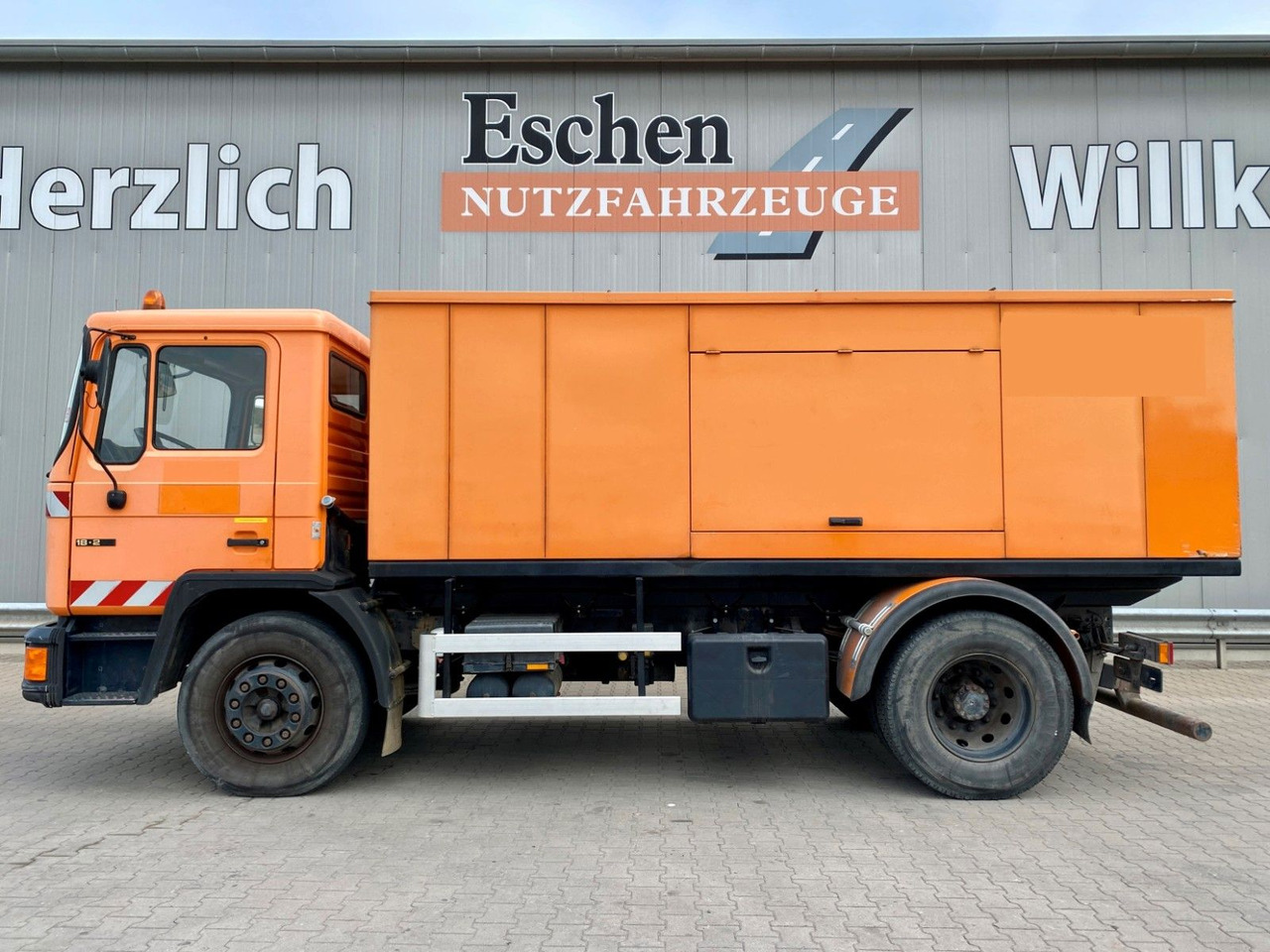 MAN 18.272 Polyma Stromaggregat/168kW | 3x Sitze*AHK - Nákladní auto: obrázek 2 MAN 18.272 Polyma Stromaggregat/168kW | 3x Sitze*AHK - Nákladní auto: obrázek 2