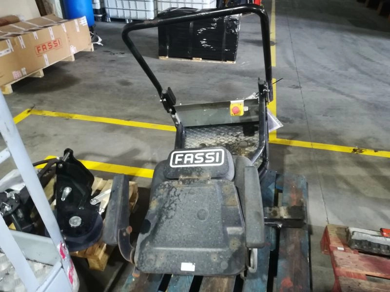 KIT ASIENTO EN COLUMNA FASSI - Sedaček pro Jeřáb: obrázek 3 KIT ASIENTO EN COLUMNA FASSI - Sedaček pro Jeřáb: obrázek 3