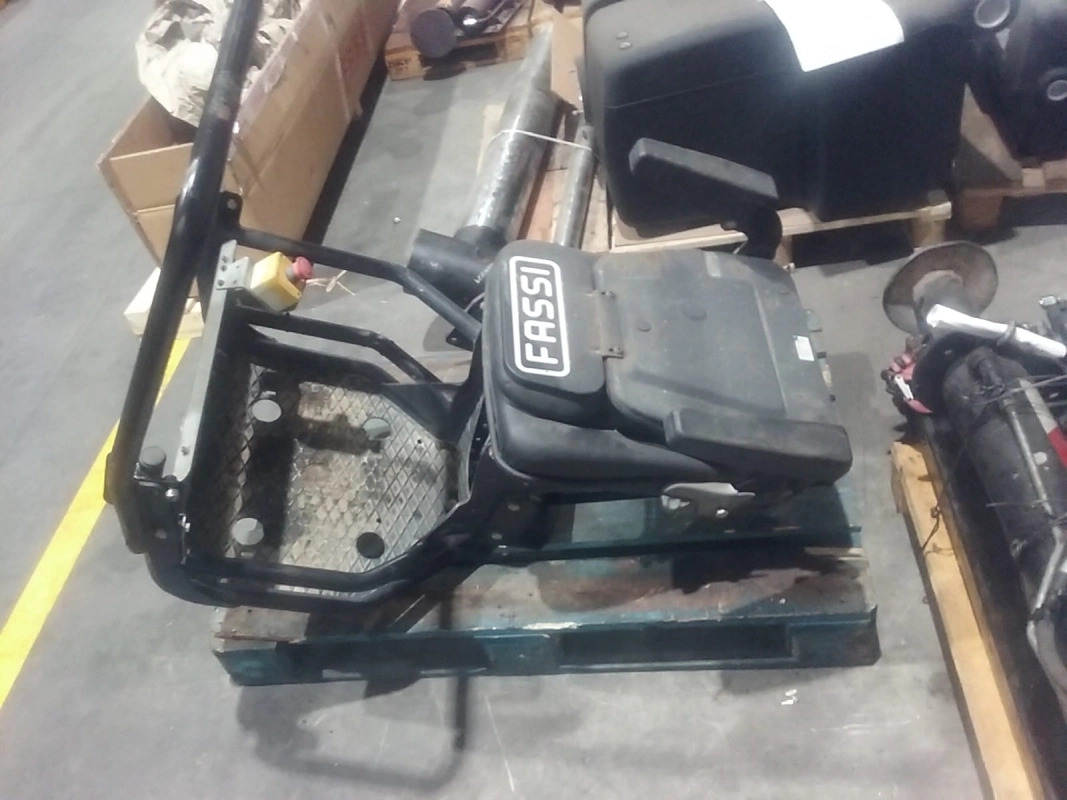 KIT ASIENTO EN COLUMNA FASSI - Sedaček pro Jeřáb: obrázek 2 KIT ASIENTO EN COLUMNA FASSI - Sedaček pro Jeřáb: obrázek 2