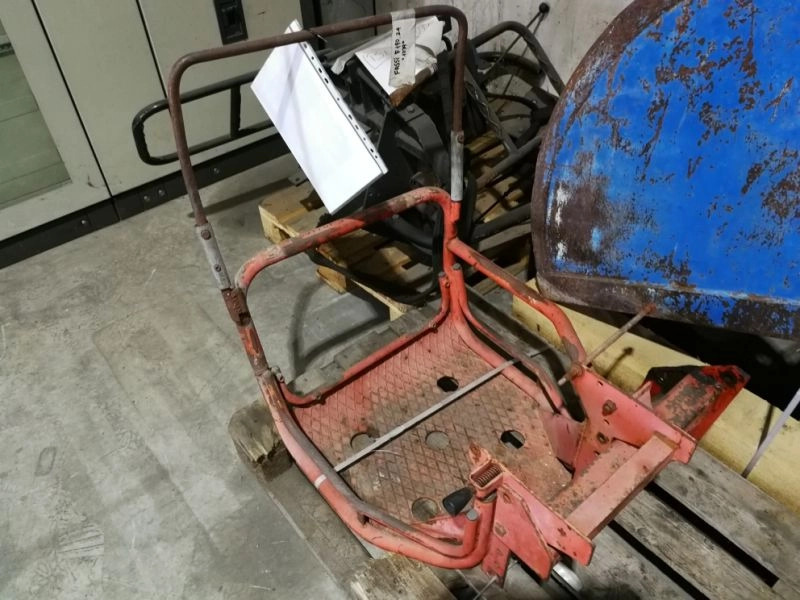 KIT SOPORTE ASIENTO EN COLUMNA FASSI - Sedaček pro Jeřáb: obrázek 1 KIT SOPORTE ASIENTO EN COLUMNA FASSI - Sedaček pro Jeřáb: obrázek 1