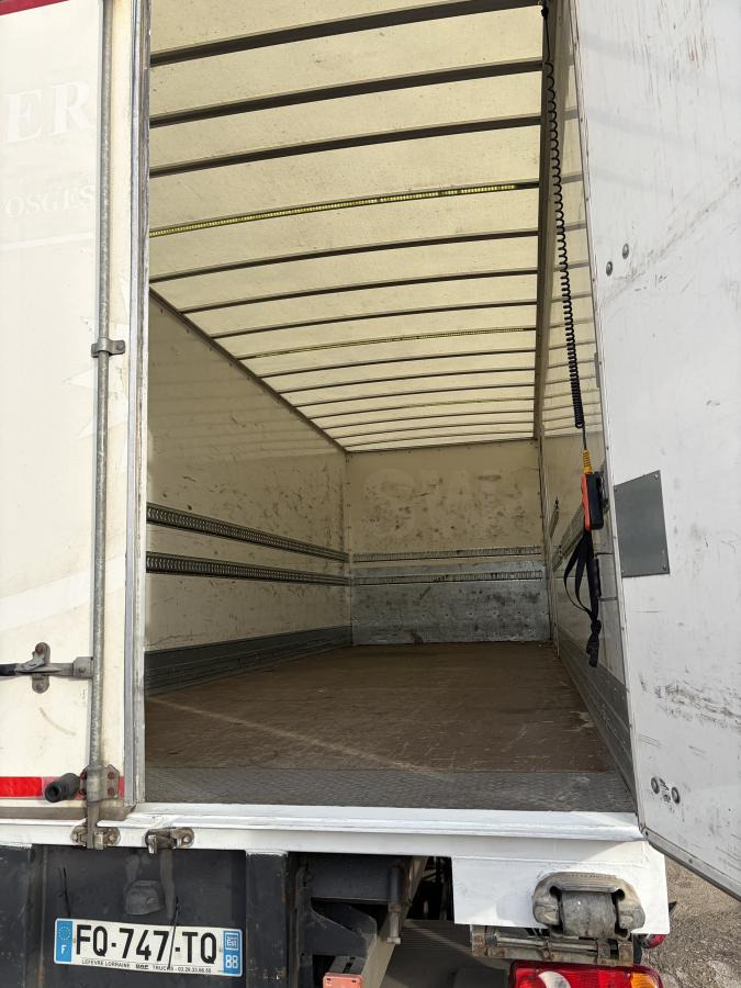 DAF LF 210 - Skříňový nákladní auto: obrázek 2 DAF LF 210 - Skříňový nákladní auto: obrázek 2