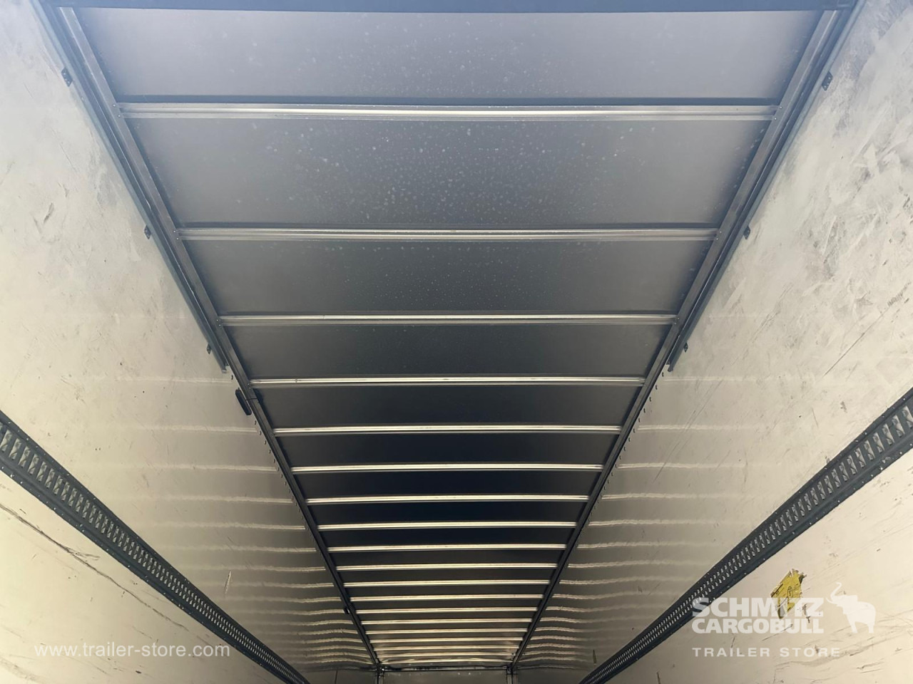 FRUEHAUF Dryfreight Standard Roller shutter door - Skříňový návěs: obrázek 5 FRUEHAUF Dryfreight Standard Roller shutter door - Skříňový návěs: obrázek 5