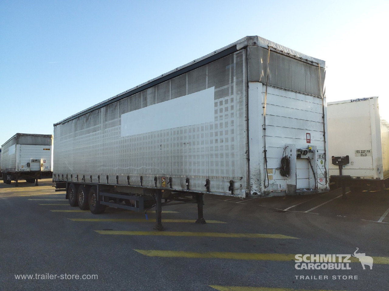 SCHMITZ Curtainsider Standard - Plachtový návěs: obrázek 1 SCHMITZ Curtainsider Standard - Plachtový návěs: obrázek 1