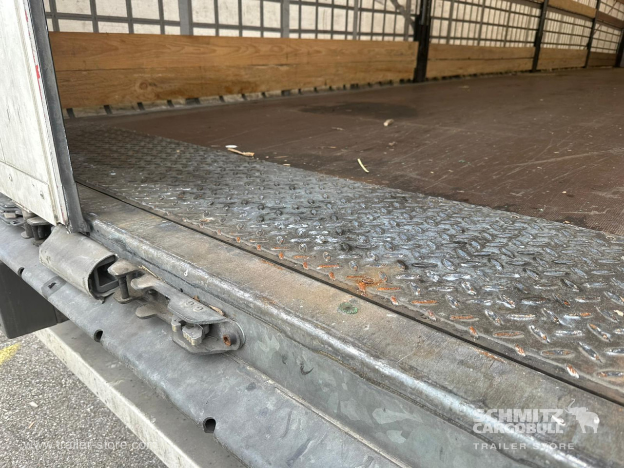 SCHMITZ Curtainsider Standard - Plachtový návěs: obrázek 4 SCHMITZ Curtainsider Standard - Plachtový návěs: obrázek 4