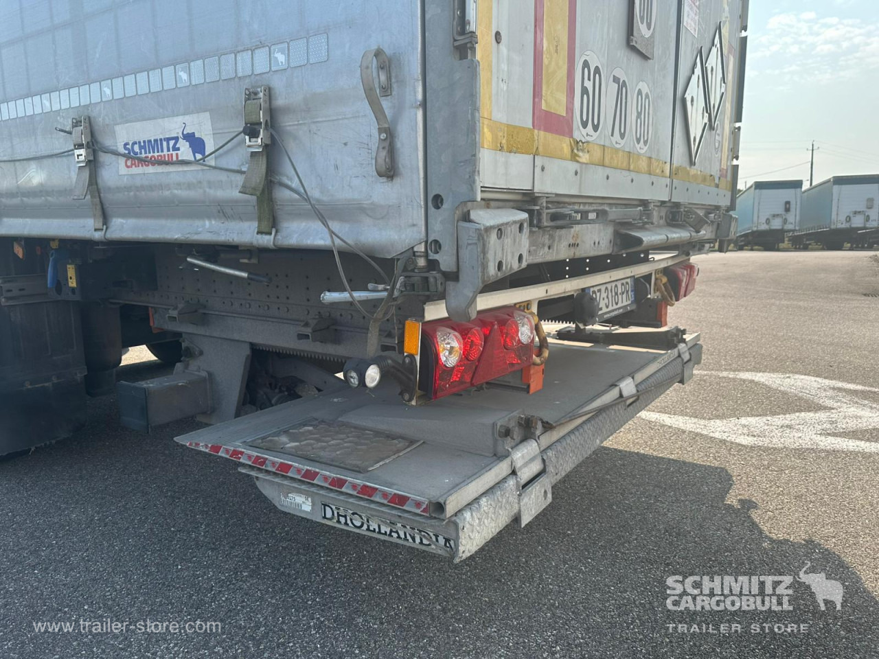 SCHMITZ Curtainsider Standard Taillift - Plachtový návěs: obrázek 3 SCHMITZ Curtainsider Standard Taillift - Plachtový návěs: obrázek 3