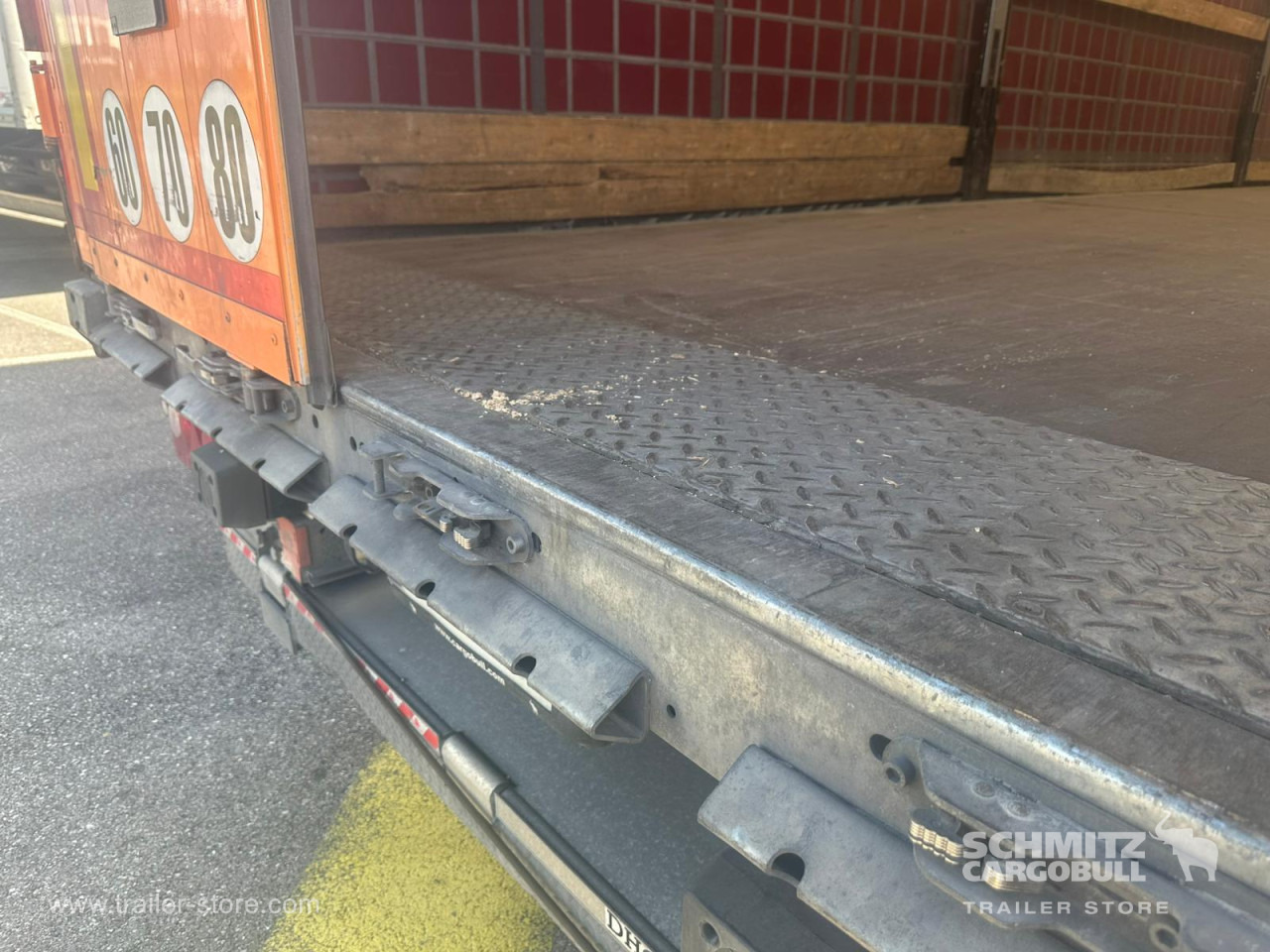 SCHMITZ Curtainsider Standard Taillift - Plachtový návěs: obrázek 4 SCHMITZ Curtainsider Standard Taillift - Plachtový návěs: obrázek 4