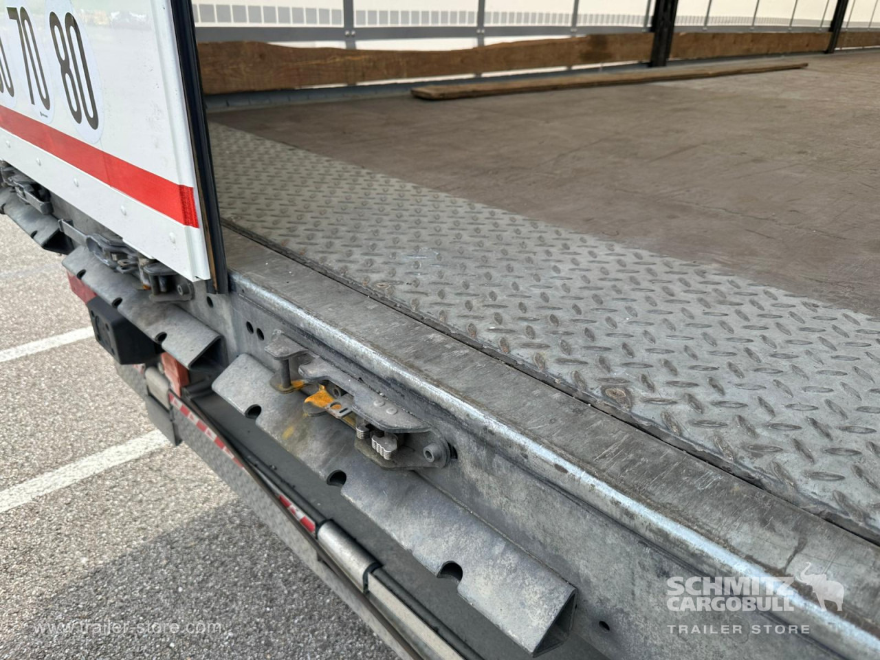 SCHMITZ Curtainsider Standard Taillift - Plachtový návěs: obrázek 4 SCHMITZ Curtainsider Standard Taillift - Plachtový návěs: obrázek 4