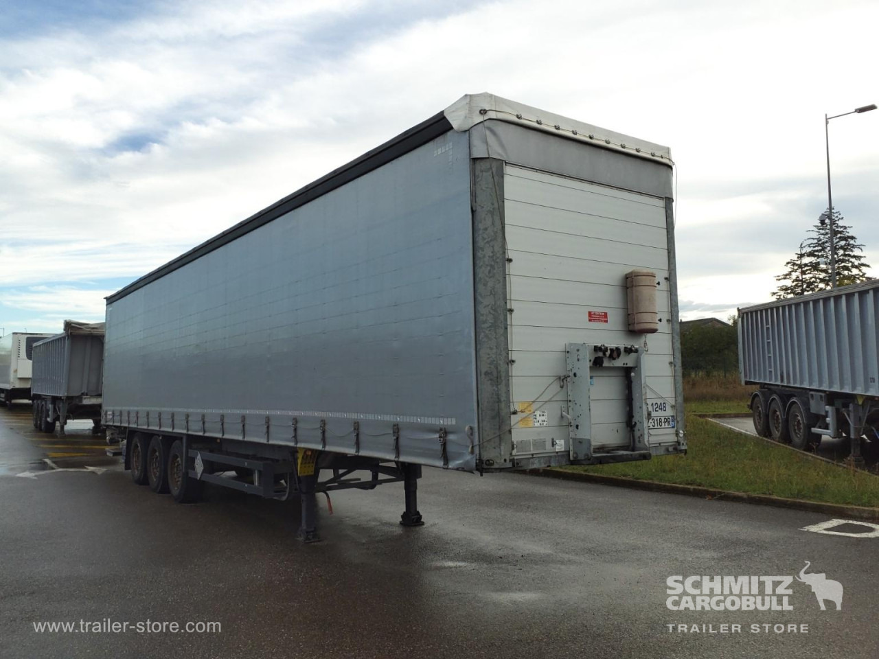 SCHMITZ Curtainsider Standard Taillift - Plachtový návěs: obrázek 1 SCHMITZ Curtainsider Standard Taillift - Plachtový návěs: obrázek 1