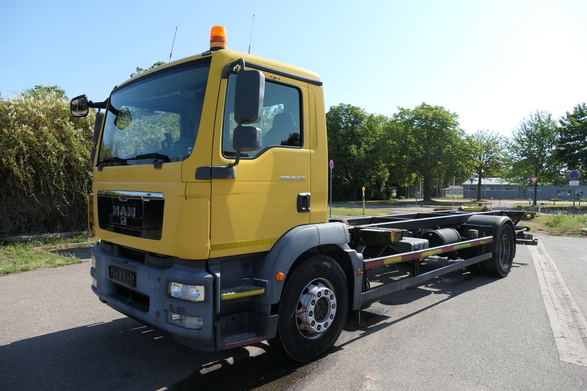 MAN TGM 18.290 LLLC Umsetzfahrzeug KLIMA AHK - Kontejnérový podvozek/ Výměnná nástavba: obrázek 1 MAN TGM 18.290 LLLC Umsetzfahrzeug KLIMA AHK - Kontejnérový podvozek/ Výměnná nástavba: obrázek 1