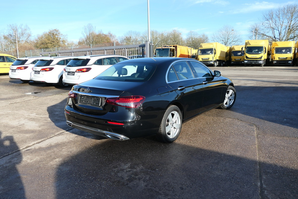 MERCEDES-BENZ E 220 d AVANTGARDE KLIMA - Sedan: obrázek 4 MERCEDES-BENZ E 220 d AVANTGARDE KLIMA - Sedan: obrázek 4