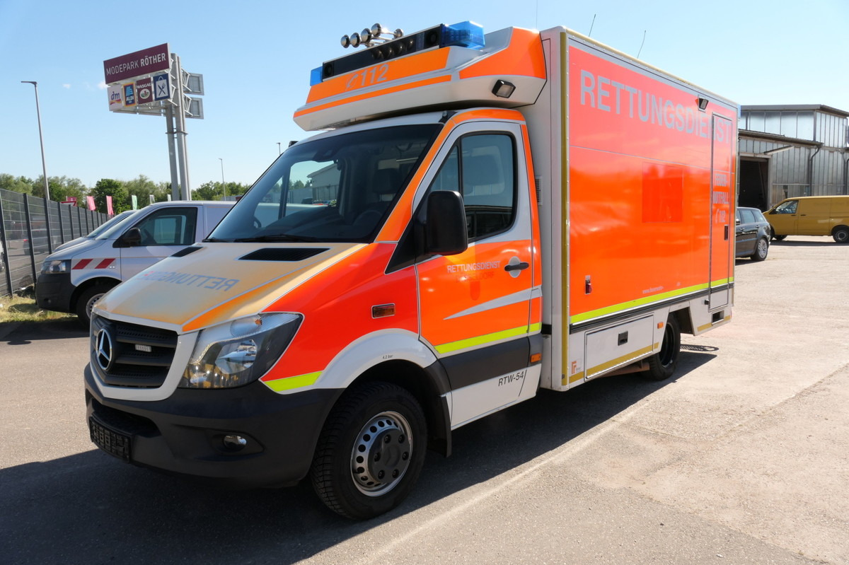 MERCEDES-BENZ Sprinter 519 CDI Klima Krankenwagen - Pohotovostní vůz: obrázek 1 MERCEDES-BENZ Sprinter 519 CDI Klima Krankenwagen - Pohotovostní vůz: obrázek 1