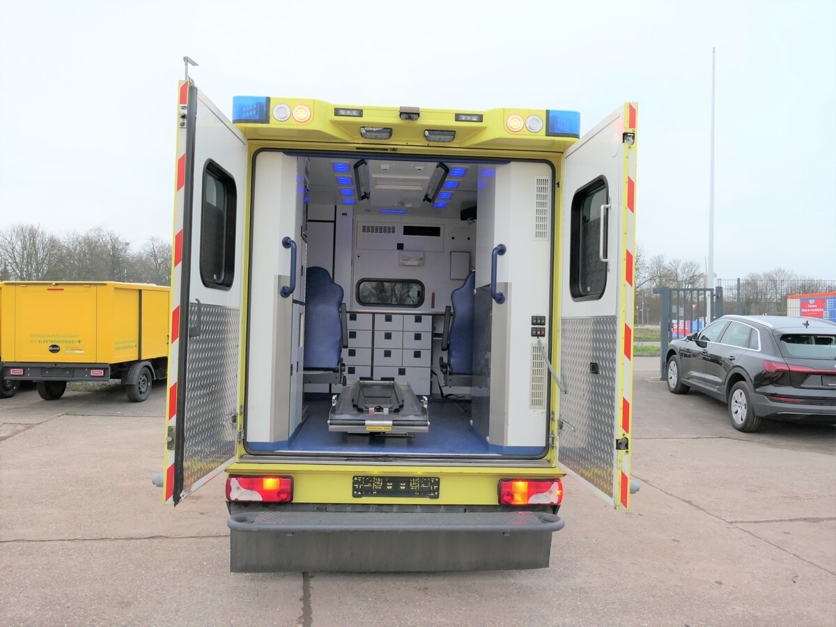 MERCEDES-BENZ Sprinter II 516 CDI KLIMA KRANKENWAGEN RTW AUTOM - Pohotovostní vůz: obrázek 2 MERCEDES-BENZ Sprinter II 516 CDI KLIMA KRANKENWAGEN RTW AUTOM - Pohotovostní vůz: obrázek 2