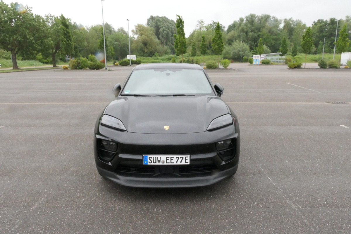 PORSCHE Macan 4 Electric - Bose Soundsystem Kombilimousi - SUV: obrázek 3 PORSCHE Macan 4 Electric - Bose Soundsystem Kombilimousi - SUV: obrázek 3