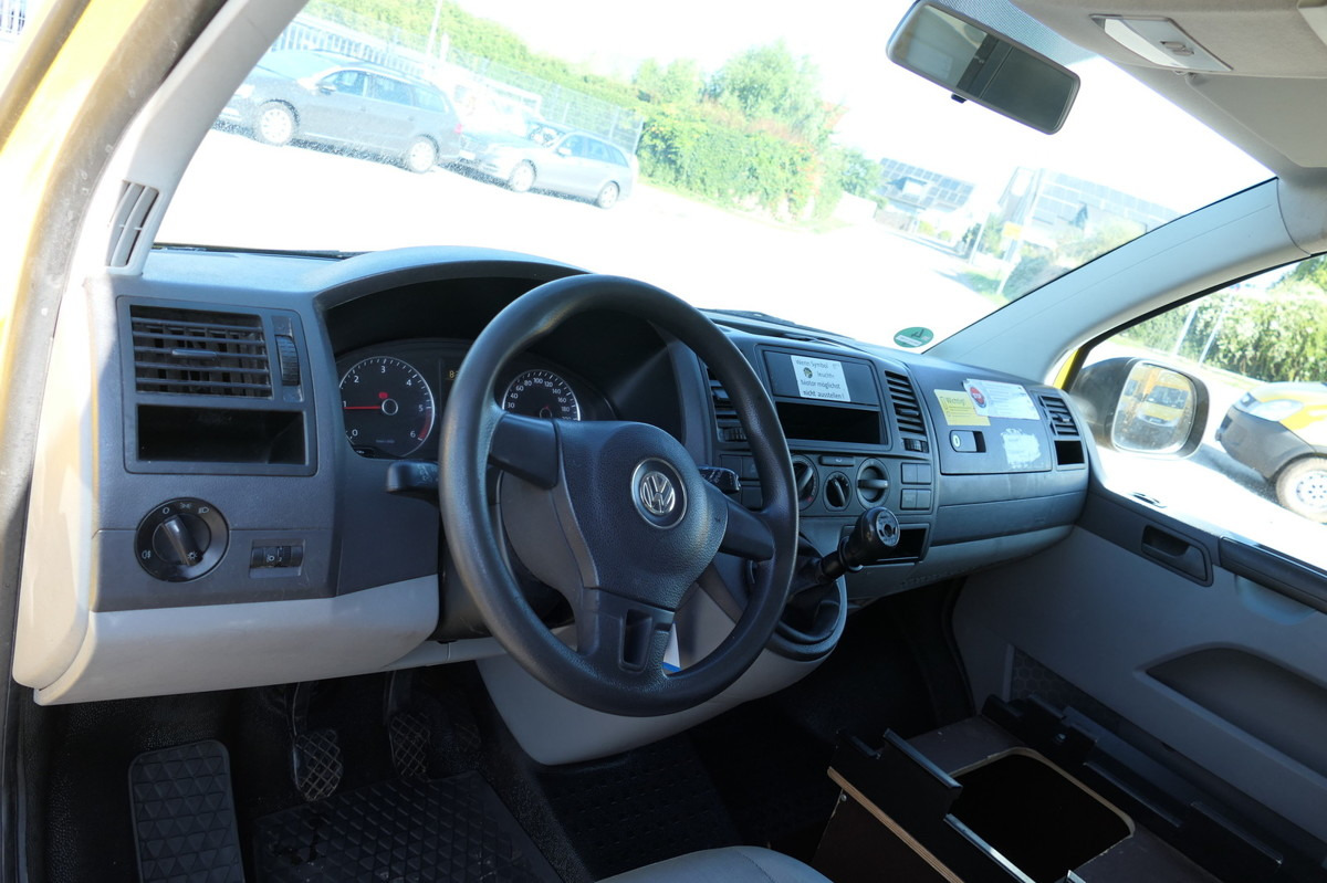 Interior photo 1: Malá dodávka VW T5 Transporter 2.0 TDI PARKTRONIK EURO-5 2xSCHIE
