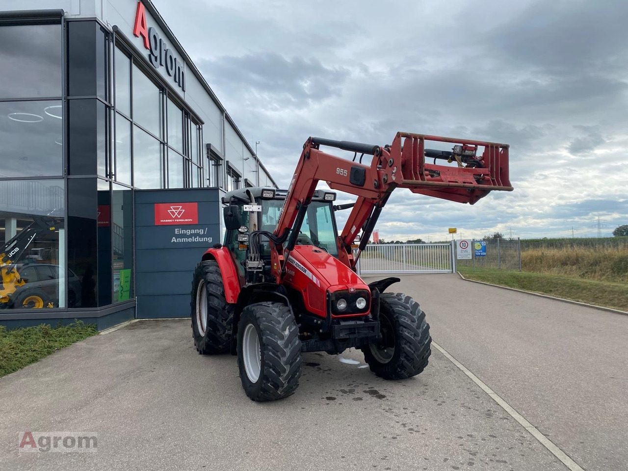 Massey Ferguson 5445 Dyna4 - Traktor: obrázek 3 Massey Ferguson 5445 Dyna4 - Traktor: obrázek 3