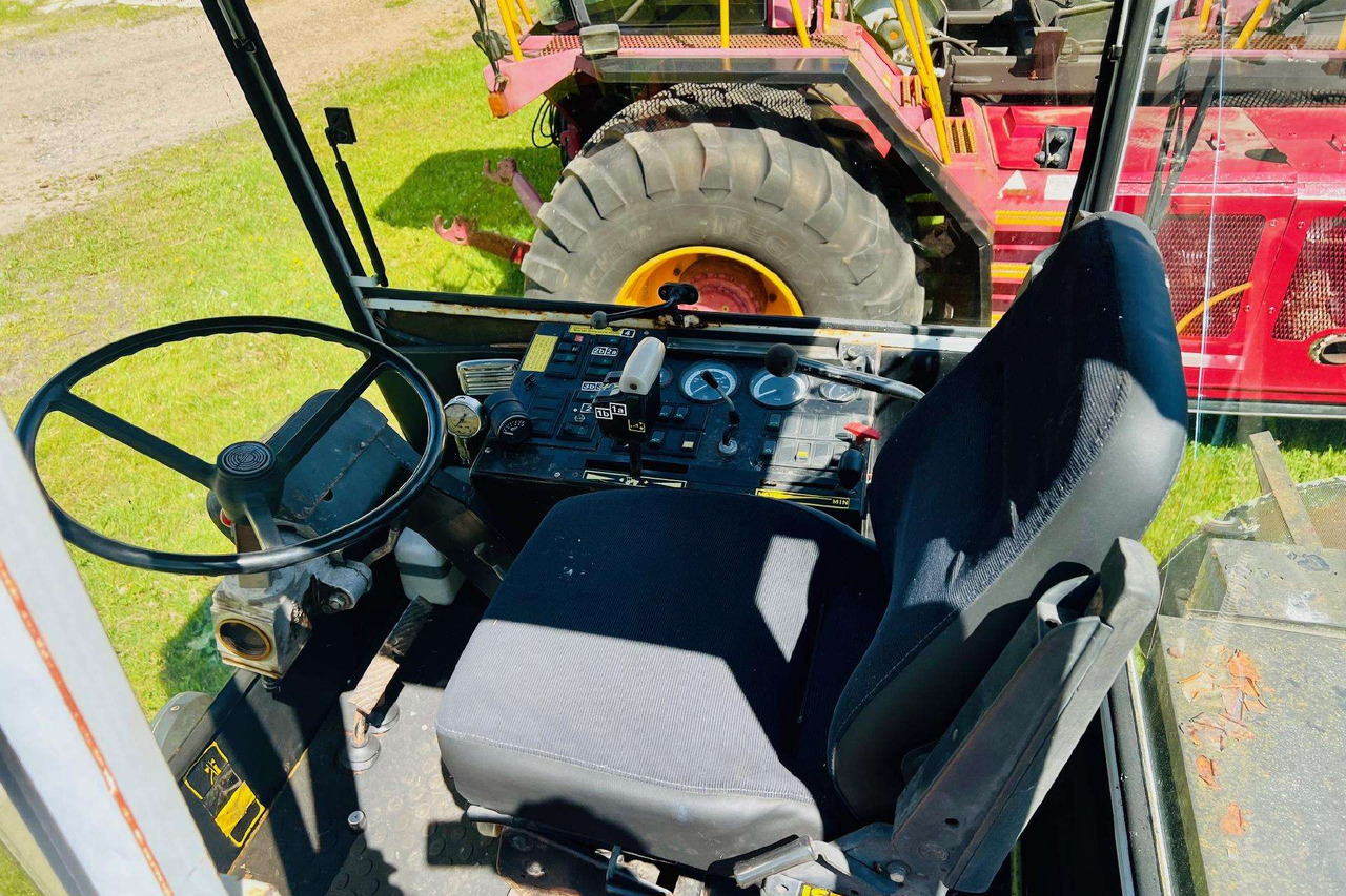 Steyr 8320 - Traktor: obrázek 2 Steyr 8320 - Traktor: obrázek 2