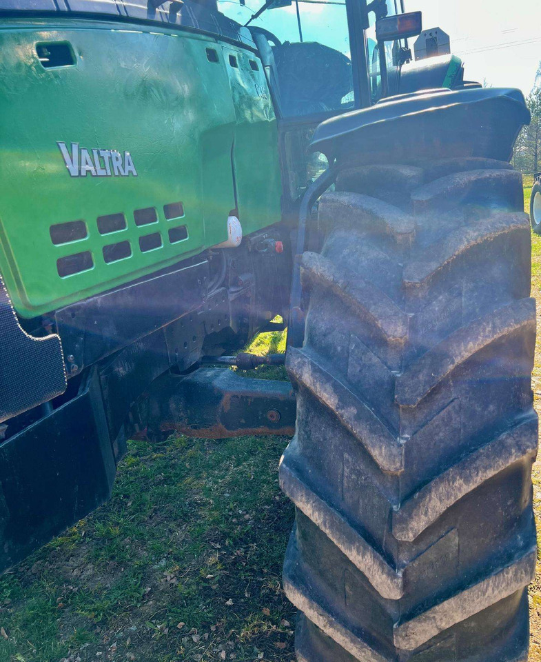 Valtra 8450 Mega - Traktor: obrázek 4 Valtra 8450 Mega - Traktor: obrázek 4