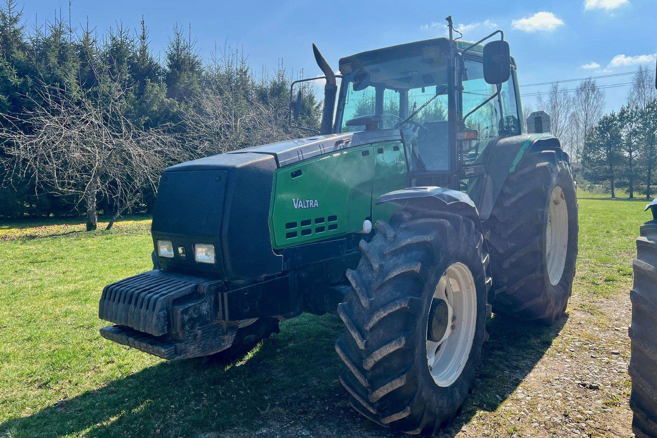 Valtra 8450 Mega - Traktor: obrázek 3 Valtra 8450 Mega - Traktor: obrázek 3