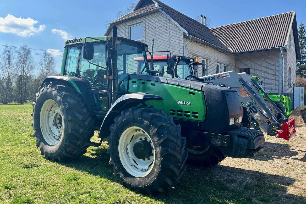 Valtra 8450 Mega - Traktor: obrázek 1 Valtra 8450 Mega - Traktor: obrázek 1