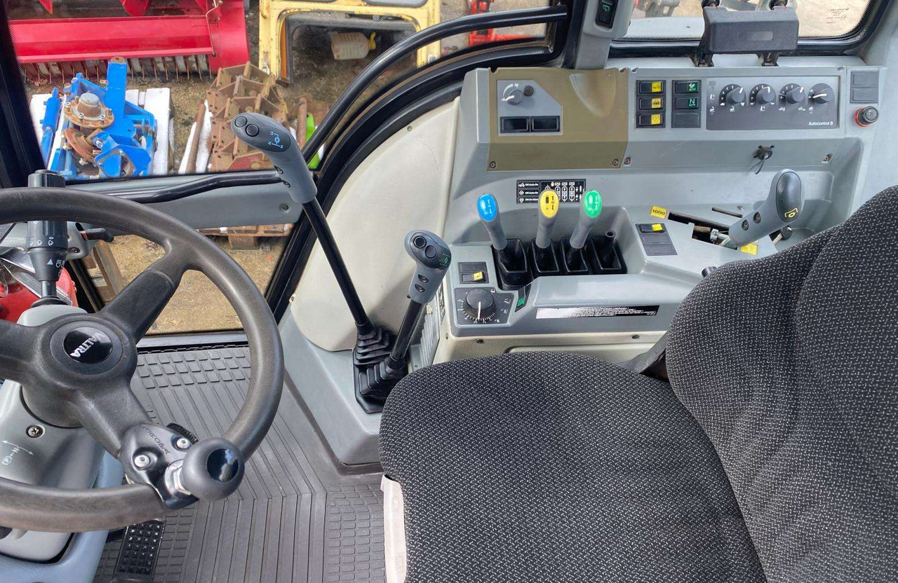 Valtra T160 - Traktor: obrázek 5 Valtra T160 - Traktor: obrázek 5
