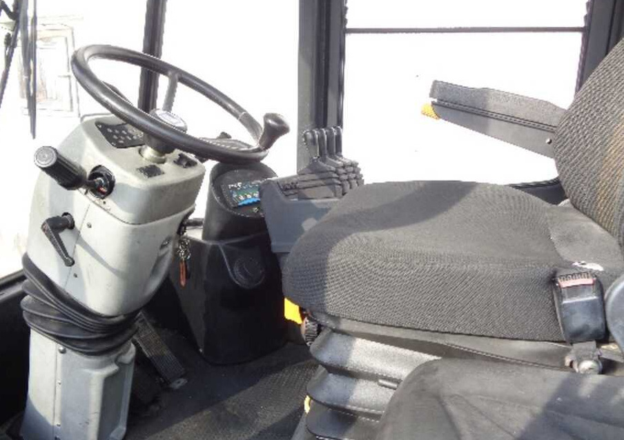 Fantuzzi FDC 180 - Dieselový vysokozdvižný vozík: obrázek 2 Fantuzzi FDC 180 - Dieselový vysokozdvižný vozík: obrázek 2