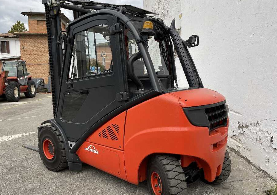 Linde H 35 D-02/393 - Dieselový vysokozdvižný vozík: obrázek 2 Linde H 35 D-02/393 - Dieselový vysokozdvižný vozík: obrázek 2