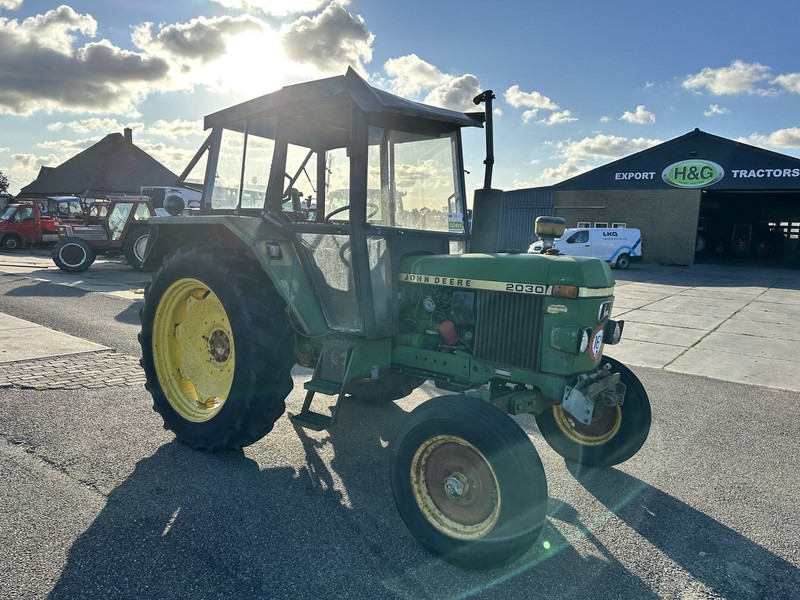 John Deere 2030 - Traktor: obrázek 3 John Deere 2030 - Traktor: obrázek 3