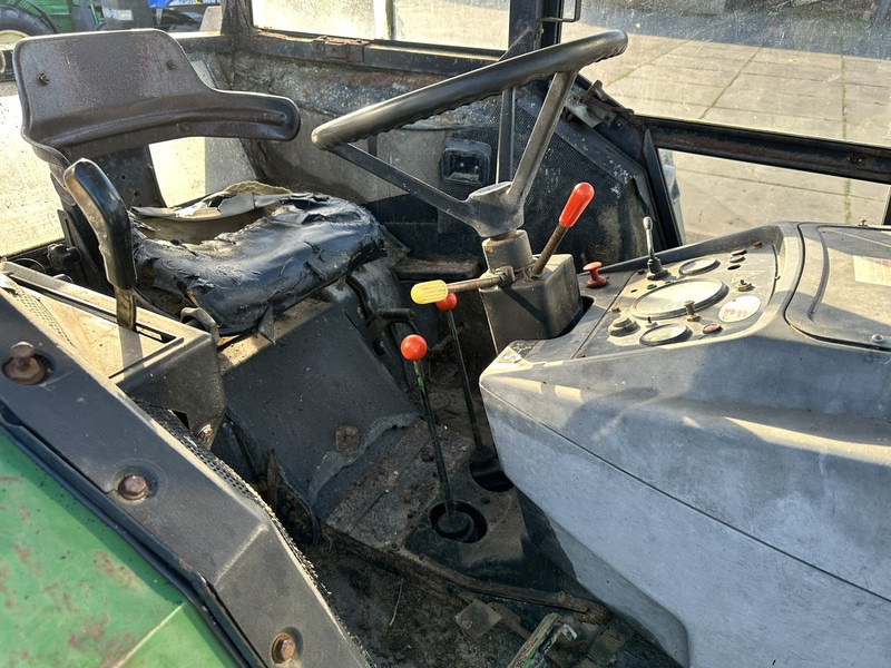 John Deere 2030 - Traktor: obrázek 4 John Deere 2030 - Traktor: obrázek 4
