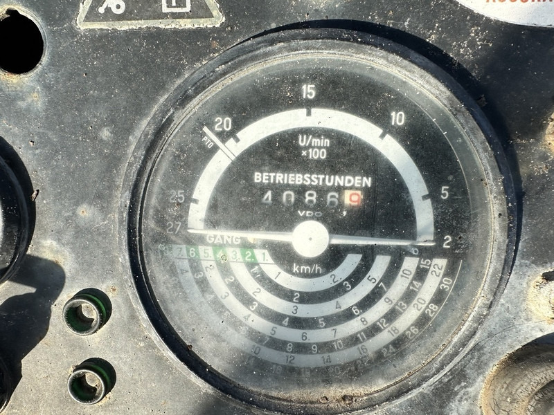 John Deere 2030 - Traktor: obrázek 5 John Deere 2030 - Traktor: obrázek 5