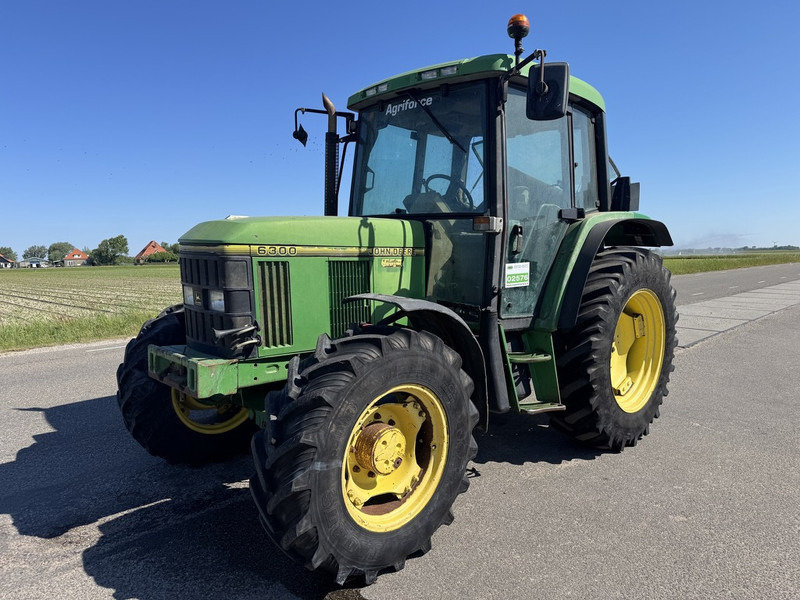 John Deere 6300 - Traktor: obrázek 1 John Deere 6300 - Traktor: obrázek 1