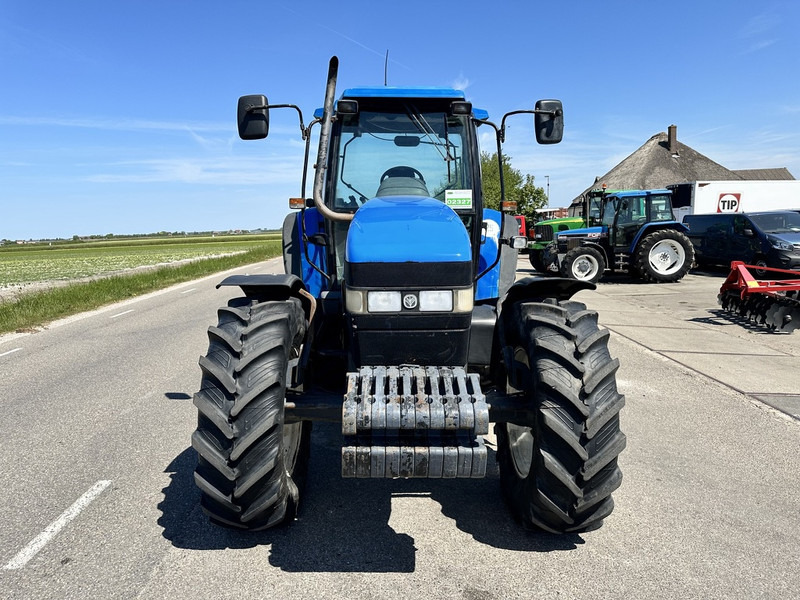 New Holland 8260 - Traktor: obrázek 3 New Holland 8260 - Traktor: obrázek 3